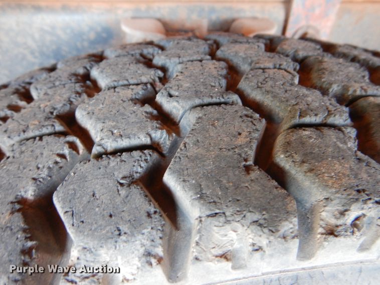 image for item DI0447 1994 GMC TopKick C5500  digger derrick truck