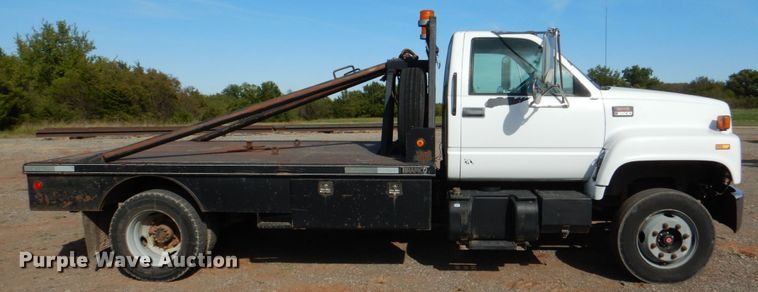 image for item DI0448 1999 GMC C6500  winch truck