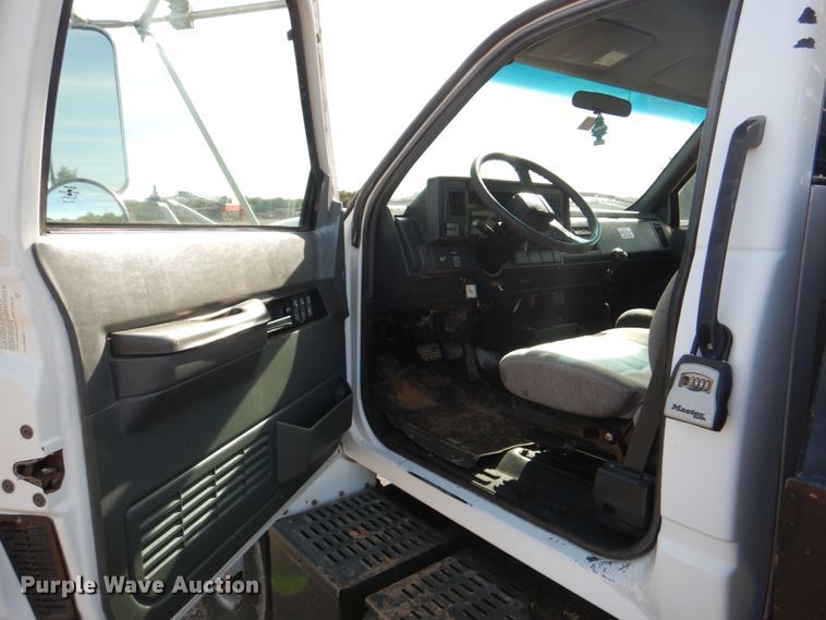 image for item DI0448 1999 GMC C6500  winch truck