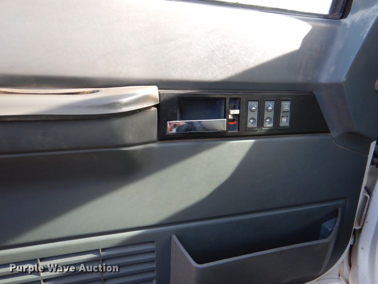 image for item DI0448 1999 GMC C6500  winch truck