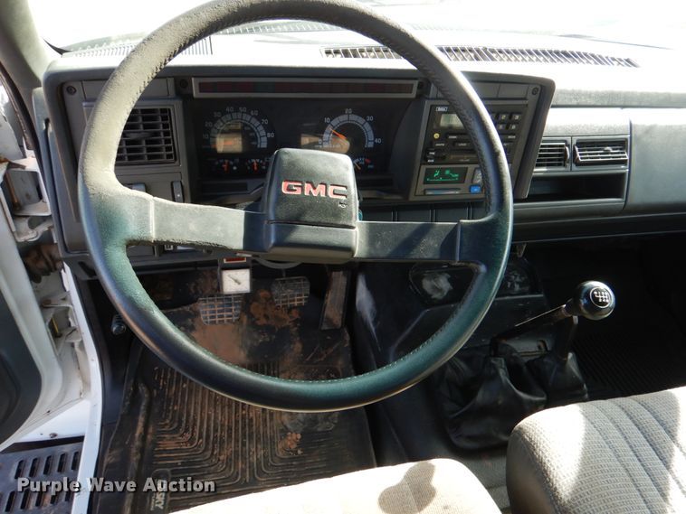 image for item DI0448 1999 GMC C6500  winch truck