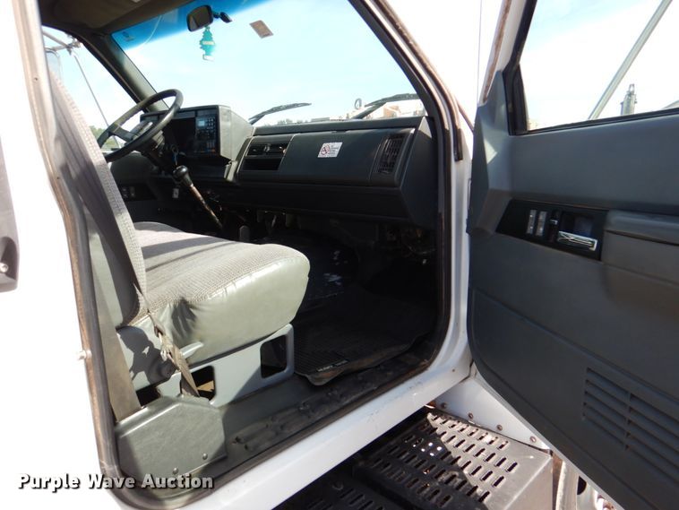 image for item DI0448 1999 GMC C6500  winch truck