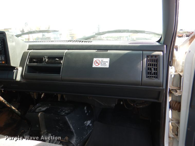 image for item DI0448 1999 GMC C6500  winch truck