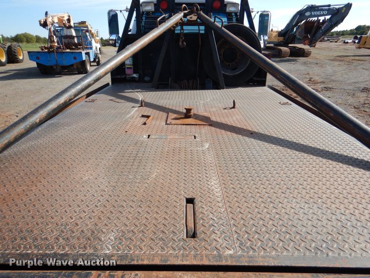 image for item DI0448 1999 GMC C6500  winch truck