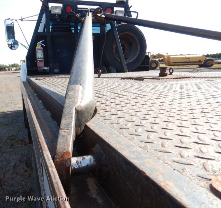 image for item DI0448 1999 GMC C6500  winch truck