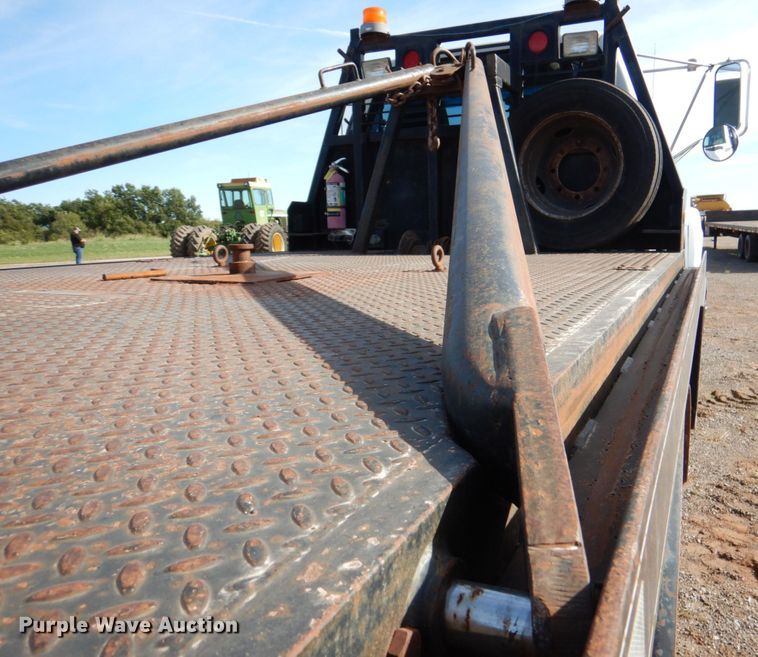 image for item DI0448 1999 GMC C6500  winch truck