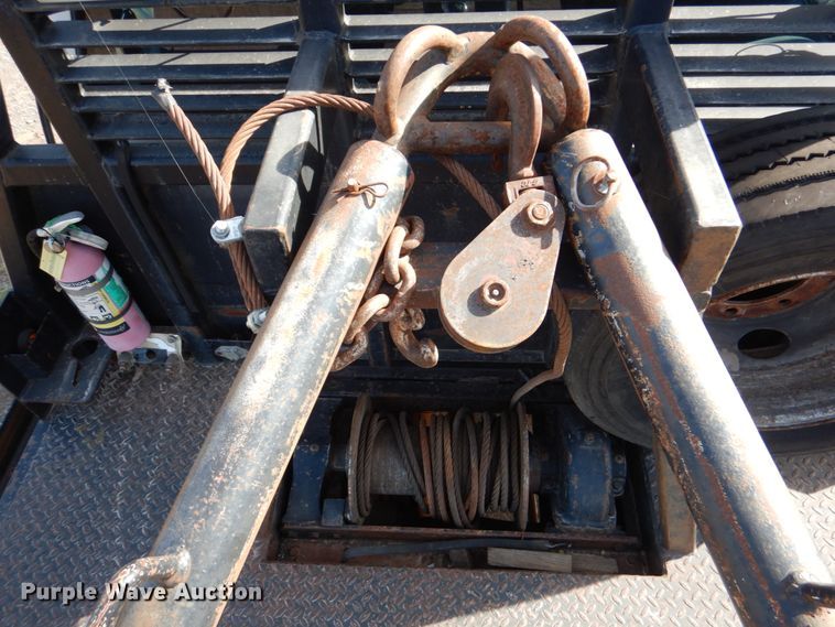 image for item DI0448 1999 GMC C6500  winch truck