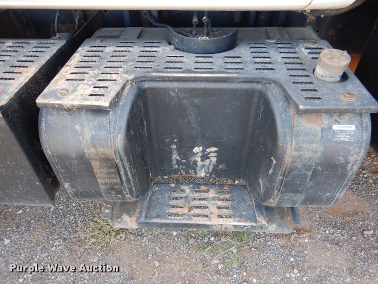 image for item DI0448 1999 GMC C6500  winch truck