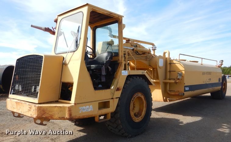 image for item DI0450 1983 John Deere 762A  water wagon