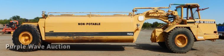 image for item DI0450 1983 John Deere 762A  water wagon