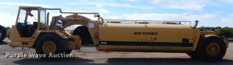 image for item DI0450 1983 John Deere 762A  water wagon