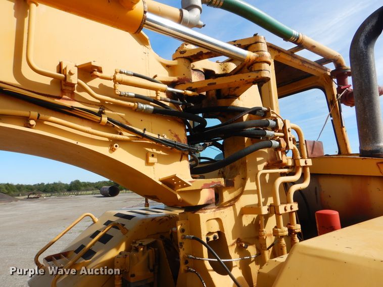 image for item DI0450 1983 John Deere 762A  water wagon