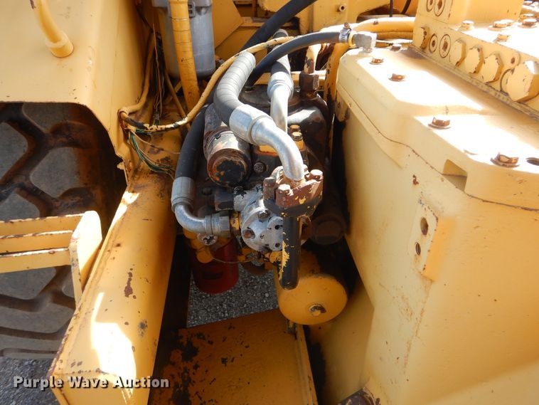 image for item DI0450 1983 John Deere 762A  water wagon