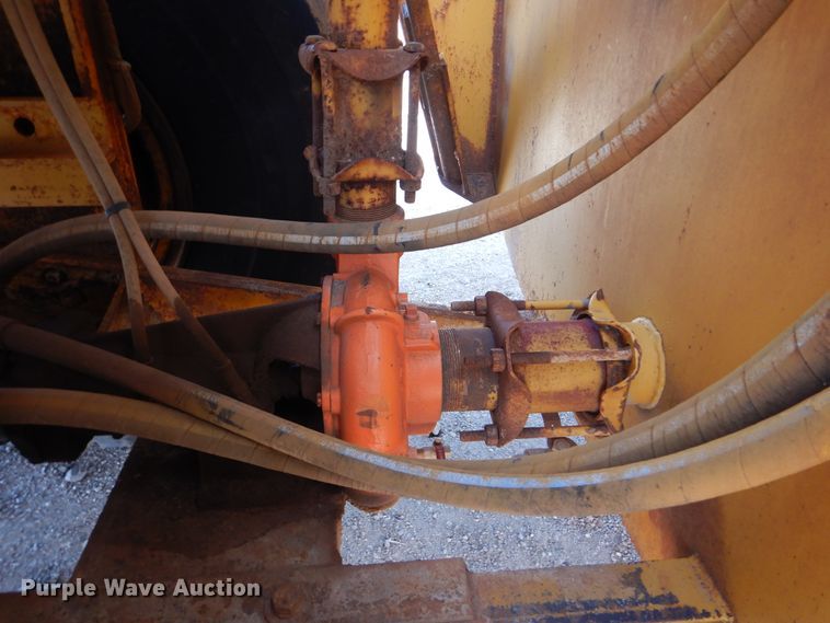 image for item DI0450 1983 John Deere 762A  water wagon