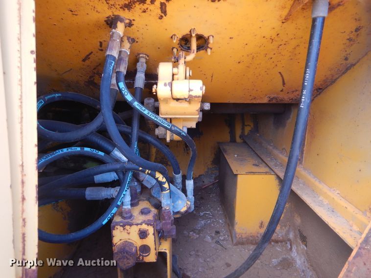 image for item DI0450 1983 John Deere 762A  water wagon