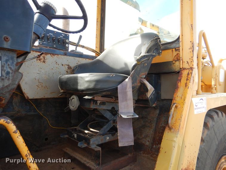 image for item DI0450 1983 John Deere 762A  water wagon