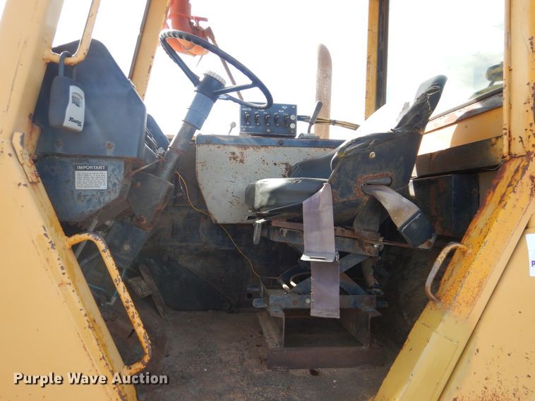 image for item DI0450 1983 John Deere 762A  water wagon