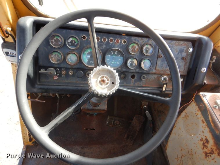 image for item DI0450 1983 John Deere 762A  water wagon