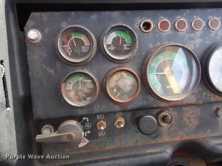 image for item DI0450 1983 John Deere 762A  water wagon