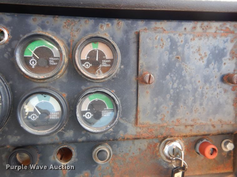 image for item DI0450 1983 John Deere 762A  water wagon