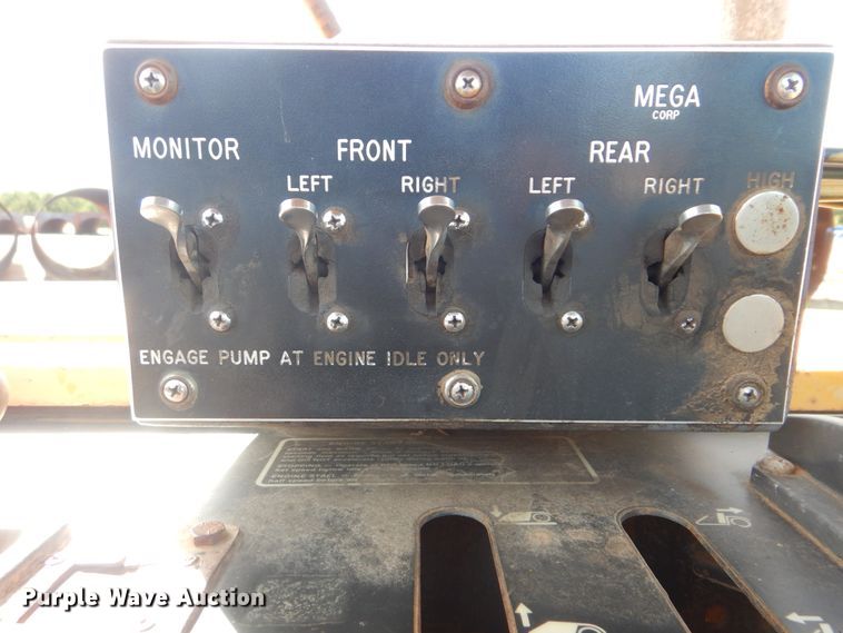 image for item DI0450 1983 John Deere 762A  water wagon