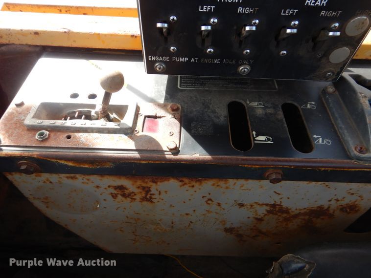 image for item DI0450 1983 John Deere 762A  water wagon