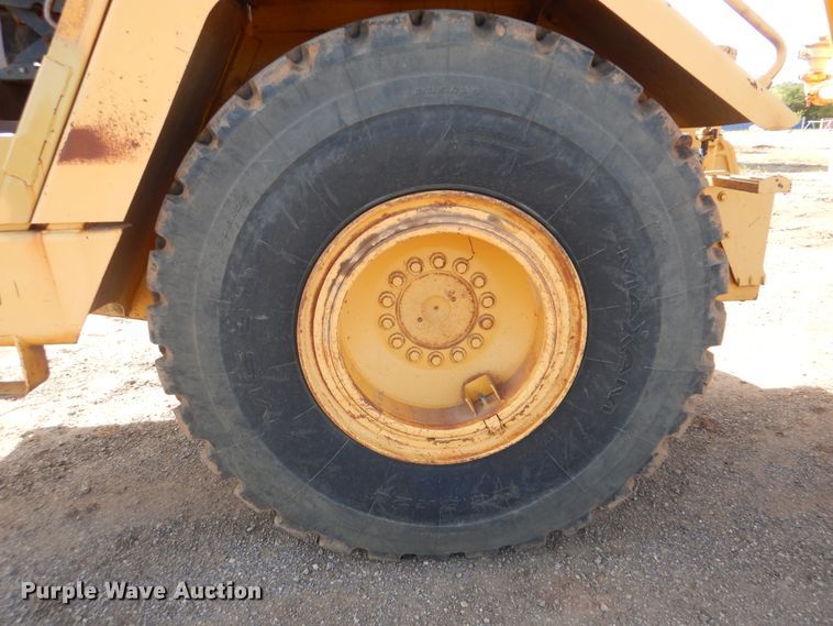 image for item DI0450 1983 John Deere 762A  water wagon