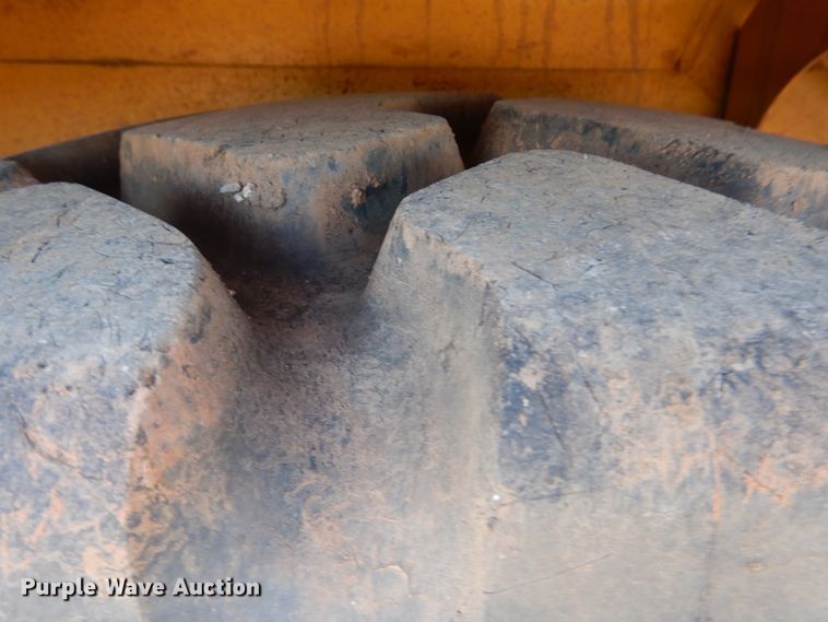 image for item DI0450 1983 John Deere 762A  water wagon