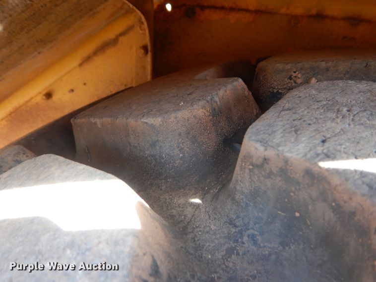 image for item DI0450 1983 John Deere 762A  water wagon