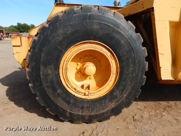 image for item DI0450 1983 John Deere 762A  water wagon