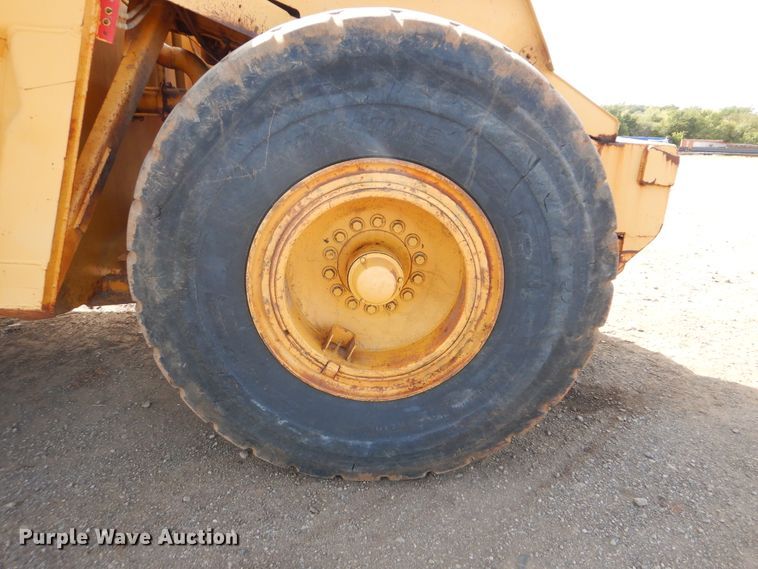 image for item DI0450 1983 John Deere 762A  water wagon