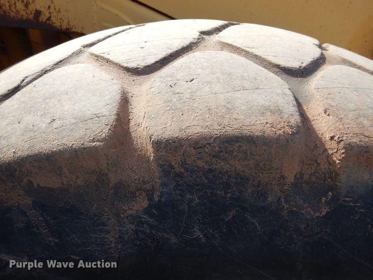 image for item DI0450 1983 John Deere 762A  water wagon