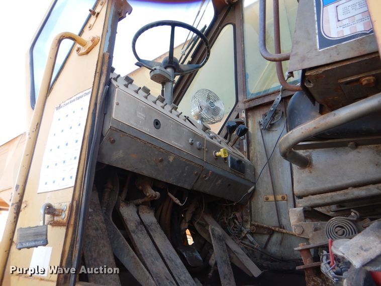 image for item DI0453 1979 Lorain LRT400  crane