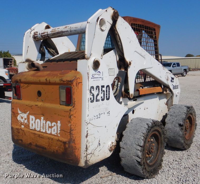 image for item DI0468 2002 Bobcat S250  skid steer loader