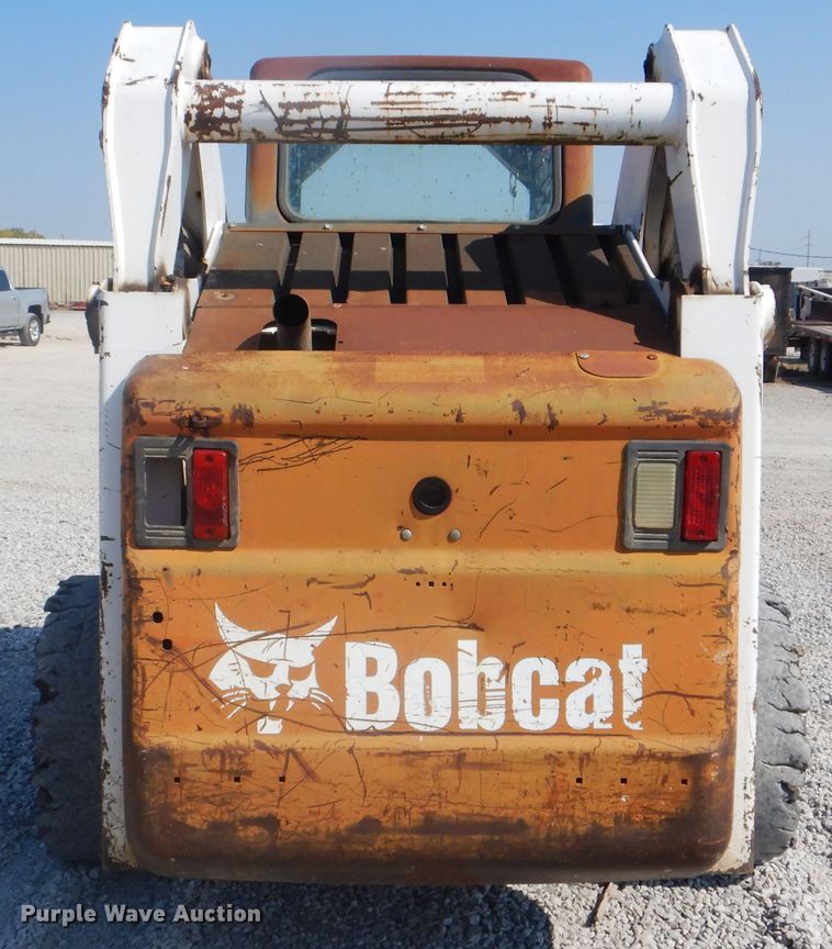 image for item DI0468 2002 Bobcat S250  skid steer loader