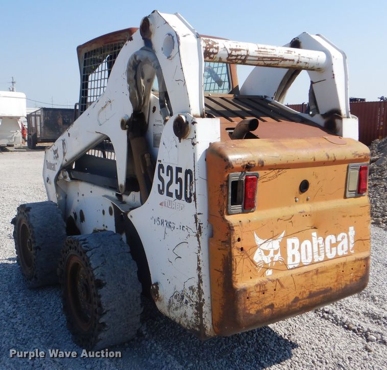 image for item DI0468 2002 Bobcat S250  skid steer loader