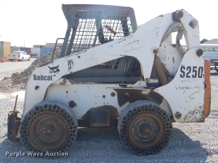 image for item DI0468 2002 Bobcat S250  skid steer loader