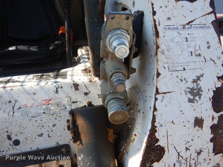 image for item DI0468 2002 Bobcat S250  skid steer loader