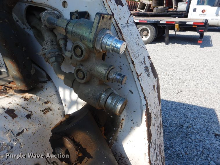 image for item DI0468 2002 Bobcat S250  skid steer loader