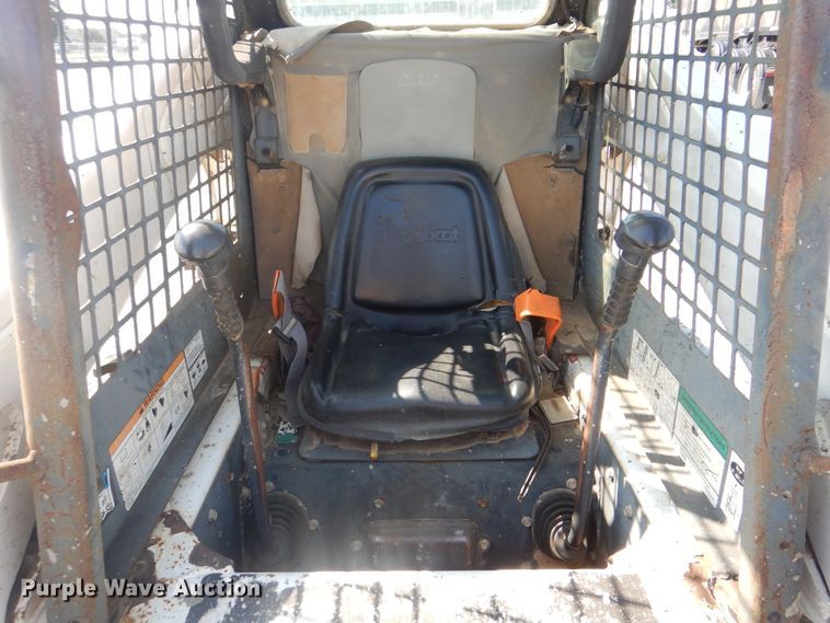 image for item DI0468 2002 Bobcat S250  skid steer loader