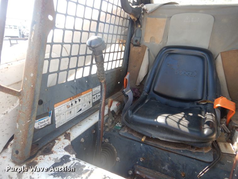 image for item DI0468 2002 Bobcat S250  skid steer loader