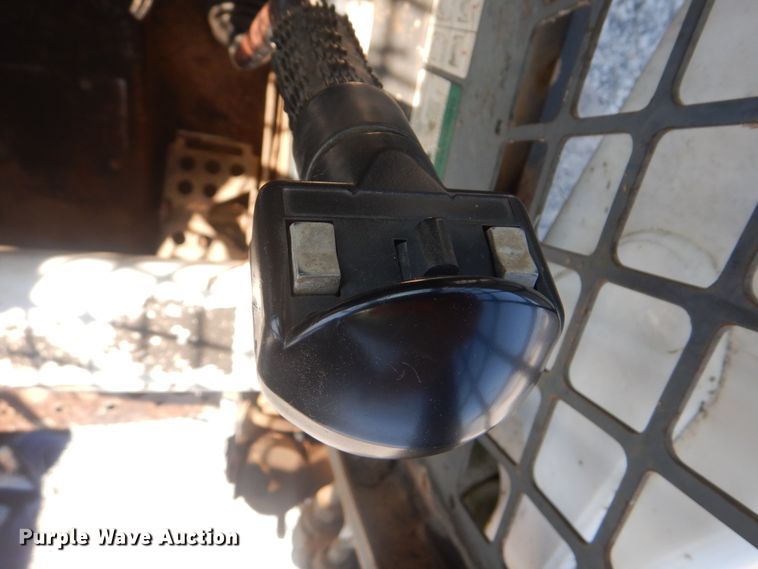 image for item DI0468 2002 Bobcat S250  skid steer loader