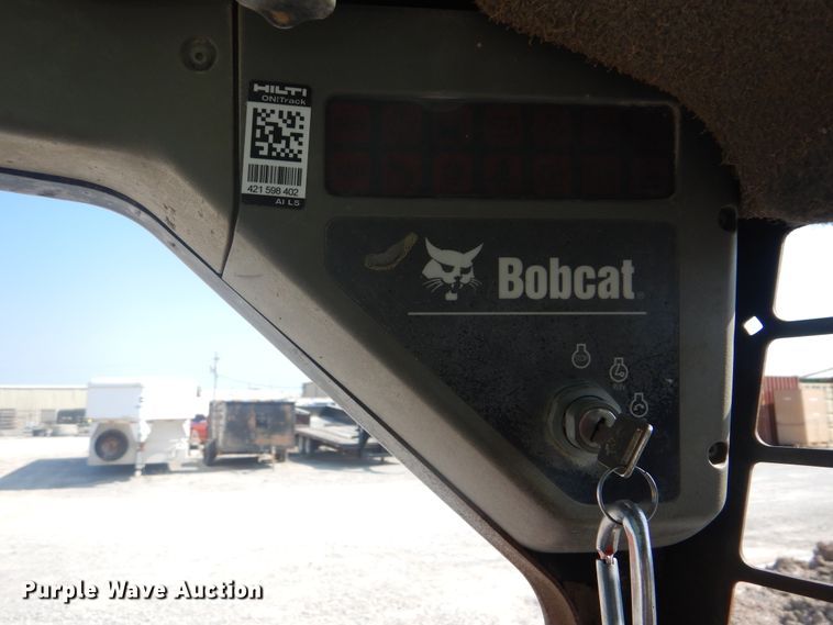 image for item DI0468 2002 Bobcat S250  skid steer loader