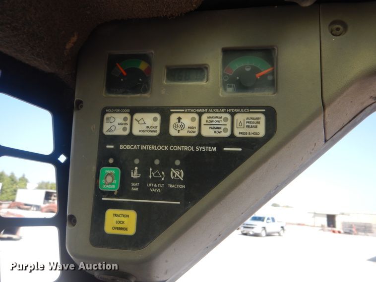 image for item DI0468 2002 Bobcat S250  skid steer loader