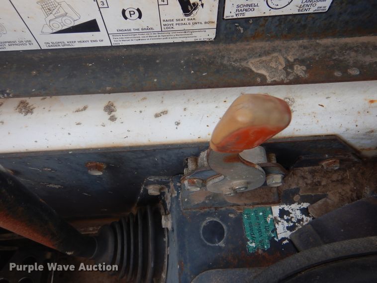 image for item DI0468 2002 Bobcat S250  skid steer loader