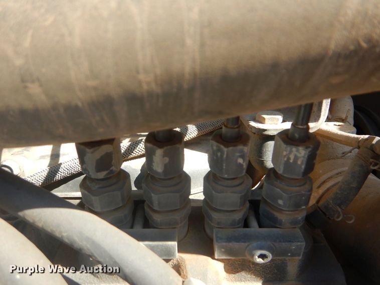 image for item DI0468 2002 Bobcat S250  skid steer loader