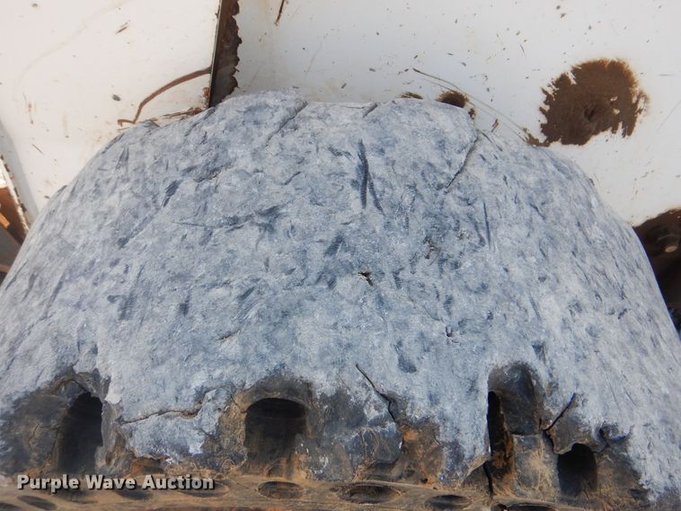 image for item DI0468 2002 Bobcat S250  skid steer loader