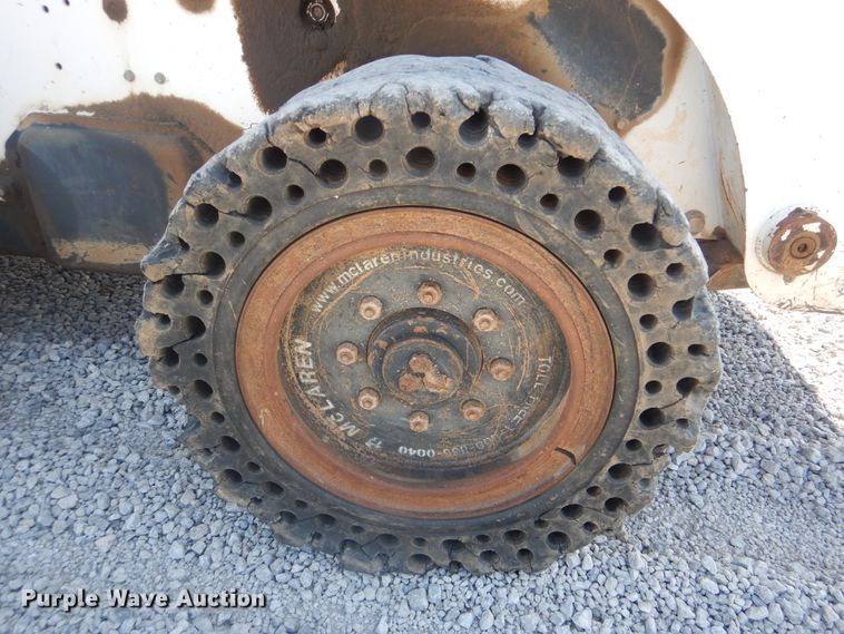 image for item DI0468 2002 Bobcat S250  skid steer loader