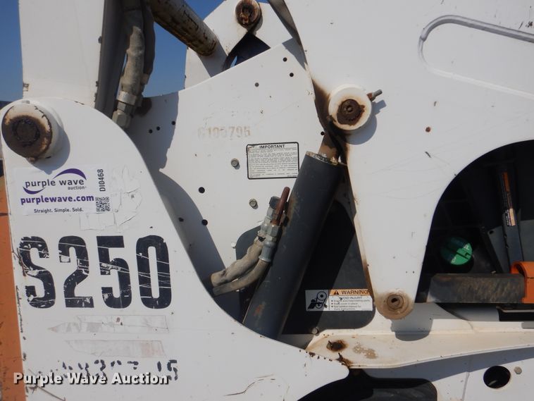 image for item DI0468 2002 Bobcat S250  skid steer loader