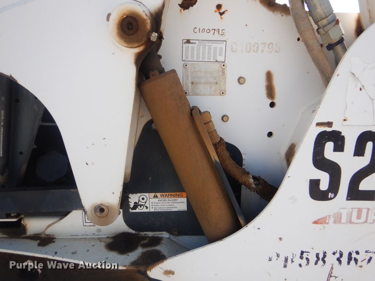 image for item DI0468 2002 Bobcat S250  skid steer loader